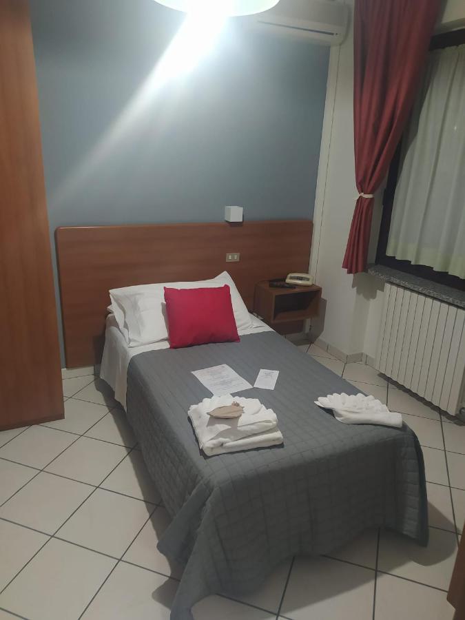 Hotel Baiardo Romagnano Sesia Екстер'єр фото