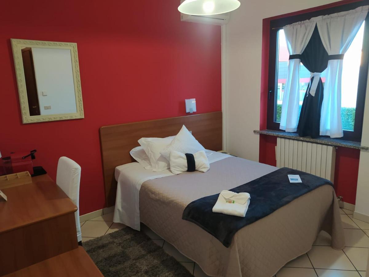 Hotel Baiardo Romagnano Sesia Екстер'єр фото