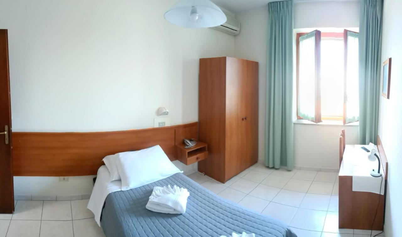 Hotel Baiardo Romagnano Sesia Екстер'єр фото