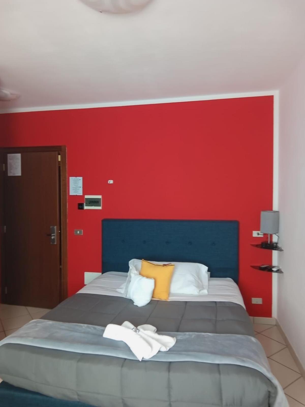 Hotel Baiardo Romagnano Sesia Екстер'єр фото