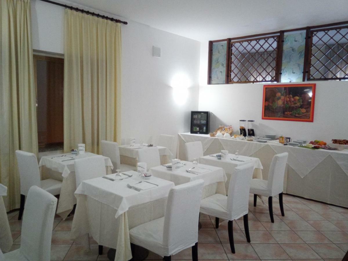 Hotel Baiardo Romagnano Sesia Екстер'єр фото
